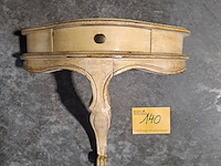 Lot 140 - wandconsole barokstijl - cremekleurig 'shabby chic' - afbeelding 1 van  3