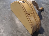 Lot 140 - wandconsole barokstijl - cremekleurig 'shabby chic' - afbeelding 2 van  3