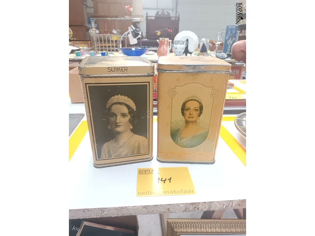 Lot 141 - blikken doos koningshuis. 2 stuks - afbeelding 2 van  5