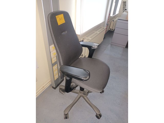 Lot 141 - bureaustoel kinnarps. 5 stuks - afbeelding 2 van  3