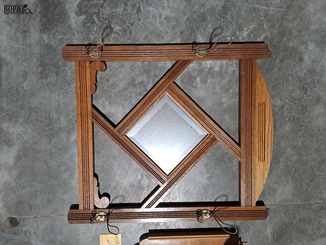 Lot 141 - duo oude kapstokken met spiegel - wandbevestiging - afbeelding 2 van  3