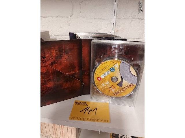 Lot 141 - dvd reeks macgyver. 7 stuks - afbeelding 3 van  4