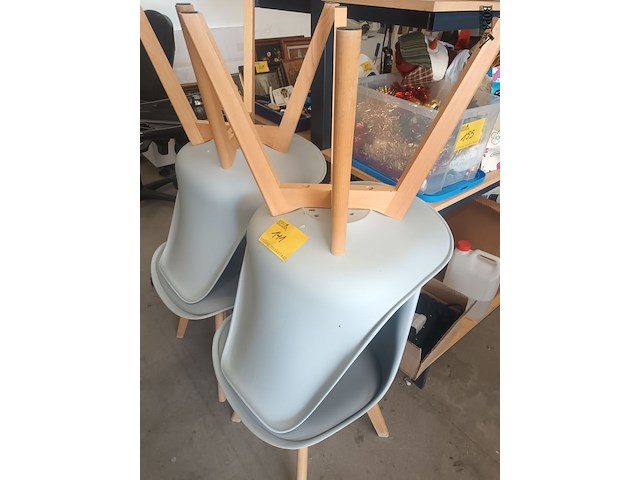 Lot 141 - eetkamerstoelen. 4 stuks - afbeelding 1 van  4