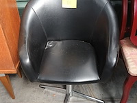 Lot 141 - retro stoel op stervoet - afbeelding 1 van  3