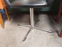Lot 141 - retro stoel op stervoet - afbeelding 2 van  3
