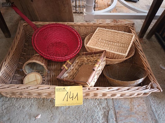 Lot 141 - rieten manden. 7 stuks - afbeelding 1 van  3