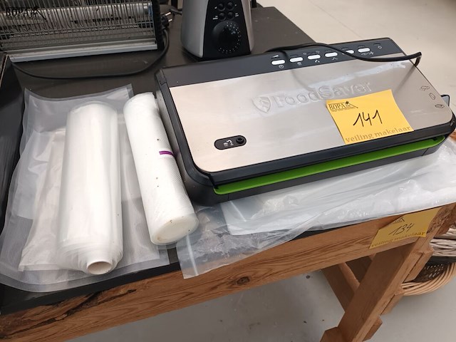 Lot 141 - vacuümmachine en folie - afbeelding 2 van  5