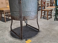 Lot 142 - antieken zinken wasvat op metalen standaard - collectorsitem - afbeelding 3 van  3