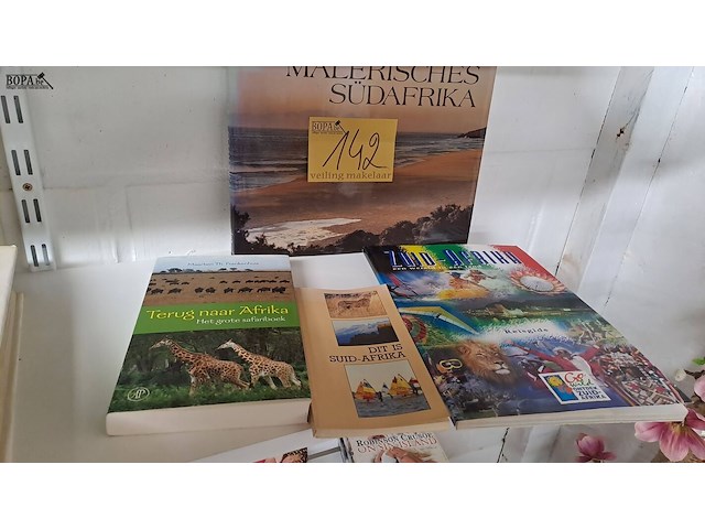 Lot 142 - boeken over afrika 4 stuks - afbeelding 1 van  3
