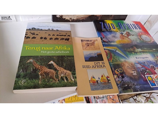 Lot 142 - boeken over afrika 4 stuks - afbeelding 2 van  3