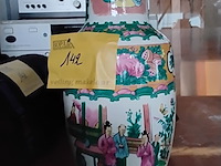 Lot 142 - chinese vaas getekend - afbeelding 1 van  3