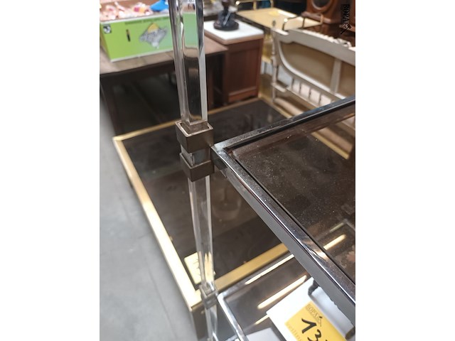 Lot 142 - design rekje in chromé en glas - afbeelding 3 van  4