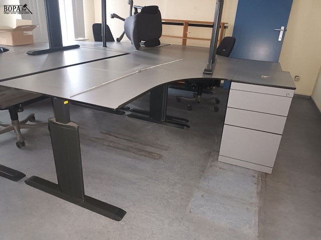 Lot 142 - hoekbureau. 5 stuks - afbeelding 2 van  3