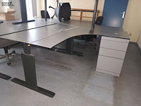 Lot 142 - hoekbureau. 5 stuks - afbeelding 2 van  3