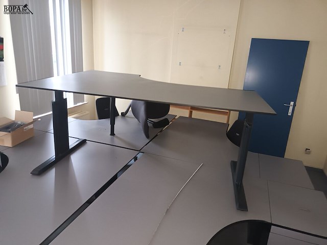 Lot 142 - hoekbureau. 5 stuks - afbeelding 3 van  3