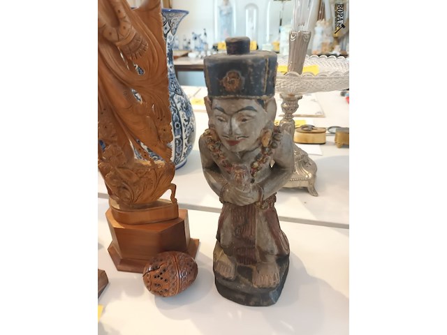 Lot 142 - houten beelden en decoratie. 8 stuks - afbeelding 2 van  6