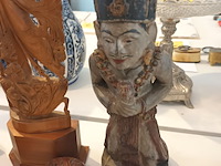 Lot 142 - houten beelden en decoratie. 8 stuks - afbeelding 2 van  6