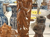 Lot 142 - houten beelden en decoratie. 8 stuks - afbeelding 3 van  6
