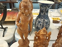 Lot 142 - houten beelden en decoratie. 8 stuks - afbeelding 4 van  6