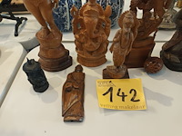 Lot 142 - houten beelden en decoratie. 8 stuks - afbeelding 5 van  6