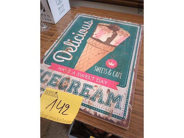 Lot 142 - ice cream reclame - afbeelding 2 van  2