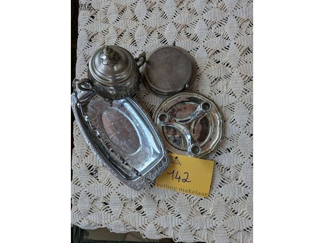 Lot 142 - lot verzilverde objecten met stempel - afbeelding 1 van  4