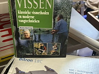 Lot 142 - lot vijver en visgerelateerde artikelen: boek en filterappar - afbeelding 3 van  4