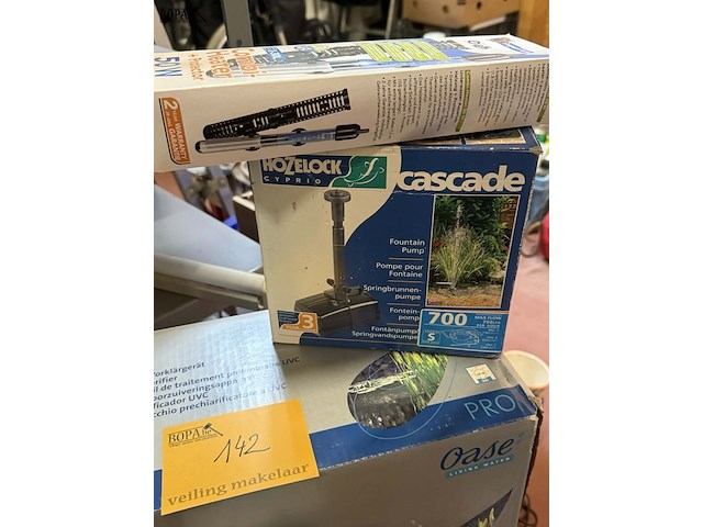 Lot 142 - lot vijver en visgerelateerde artikelen: boek en filterappar - afbeelding 4 van  4