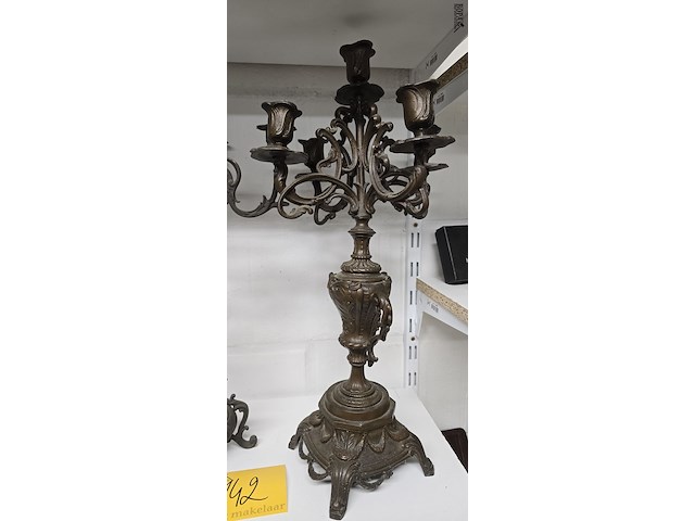 Lot 142 - metalen kandelaars 2 stuks - afbeelding 3 van  3