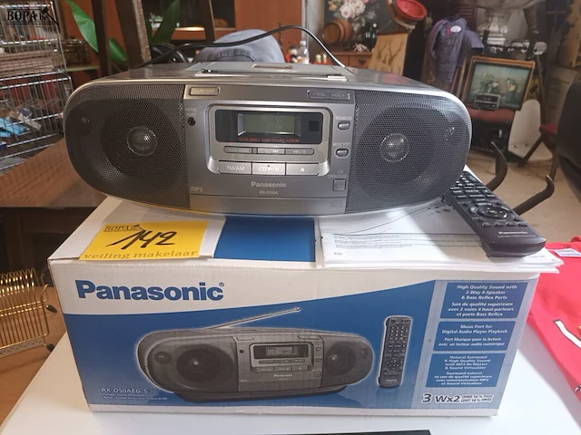 Lot 142 - panasonic radio/cd/cassette player - afbeelding 1 van  3