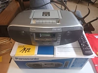 Lot 142 - panasonic radio/cd/cassette player - afbeelding 2 van  3