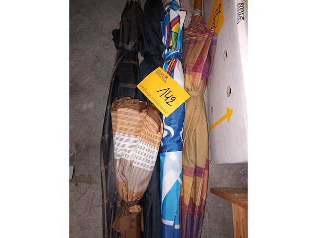 Lot 142 - paraplu’s. 5 stuks - afbeelding 1 van  3