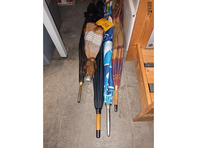 Lot 142 - paraplu’s. 5 stuks - afbeelding 2 van  3