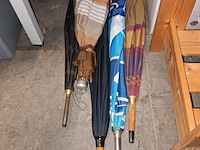 Lot 142 - paraplu’s. 5 stuks - afbeelding 2 van  3