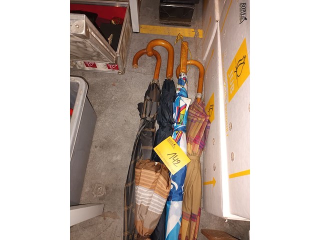 Lot 142 - paraplu’s. 5 stuks - afbeelding 3 van  3