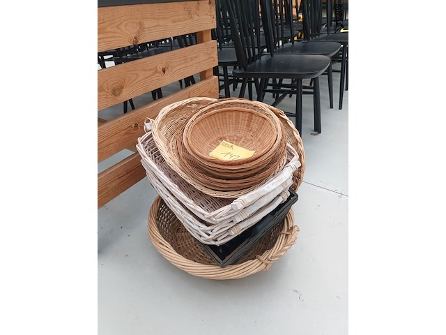 Lot 142 - rieten mandjes. 14 stuks - afbeelding 1 van  4