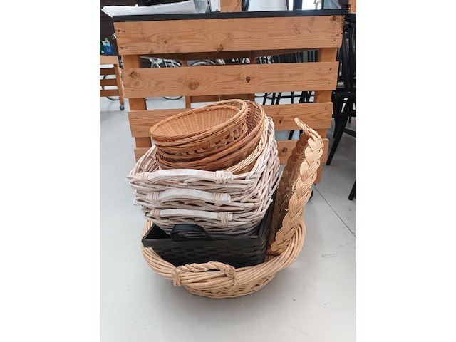 Lot 142 - rieten mandjes. 14 stuks - afbeelding 2 van  4