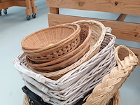 Lot 142 - rieten mandjes. 14 stuks - afbeelding 3 van  4