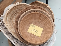 Lot 142 - rieten mandjes. 14 stuks - afbeelding 4 van  4