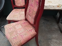 Lot 142 - rode houten eetkamerstoel. 2 stuks - afbeelding 3 van  3