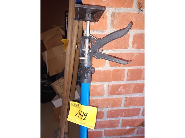 Lot 142 - telescopische montagesteun - afbeelding 1 van  3