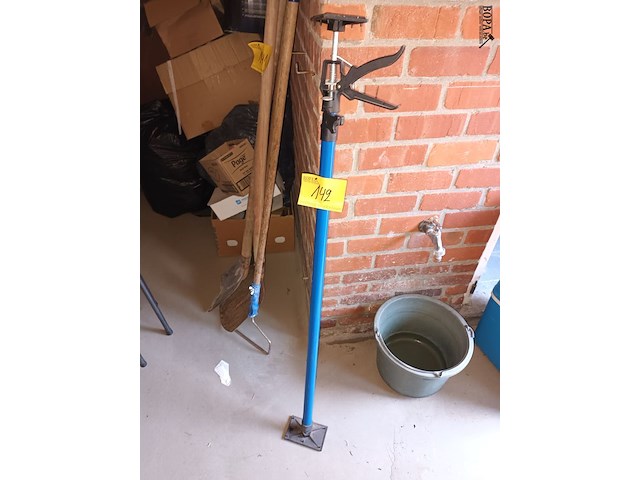 Lot 142 - telescopische montagesteun - afbeelding 2 van  3