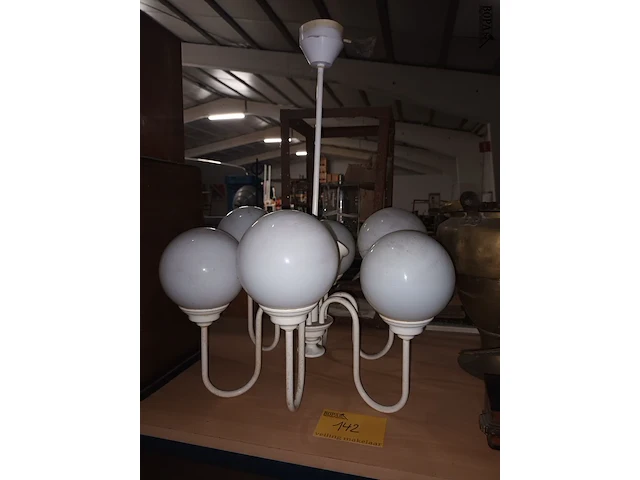 Lot 142 - vintage luster - afbeelding 1 van  3