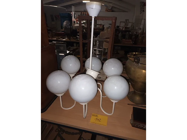 Lot 142 - vintage luster - afbeelding 2 van  3