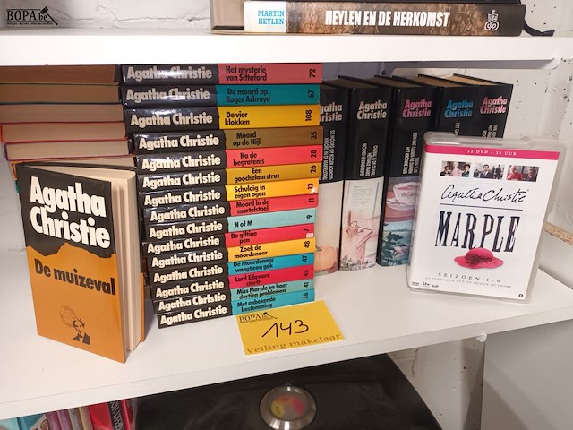 Lot 143 - detective boeken agatha christie. 35 stuks - afbeelding 1 van  4