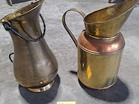 Lot 143 - duo antieken koperen kannen/paraplubakken - afbeelding 1 van  3