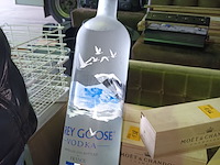 Lot 143 - fles grey goose vodka van 4,5 liter - afbeelding 1 van  5