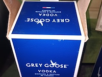 Lot 143 - fles grey goose vodka van 4,5 liter - afbeelding 2 van  5