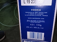 Lot 143 - fles grey goose vodka van 4,5 liter - afbeelding 4 van  5
