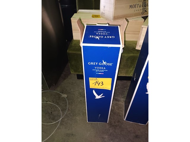 Lot 143 - fles grey goose vodka van 4,5 liter - afbeelding 5 van  5